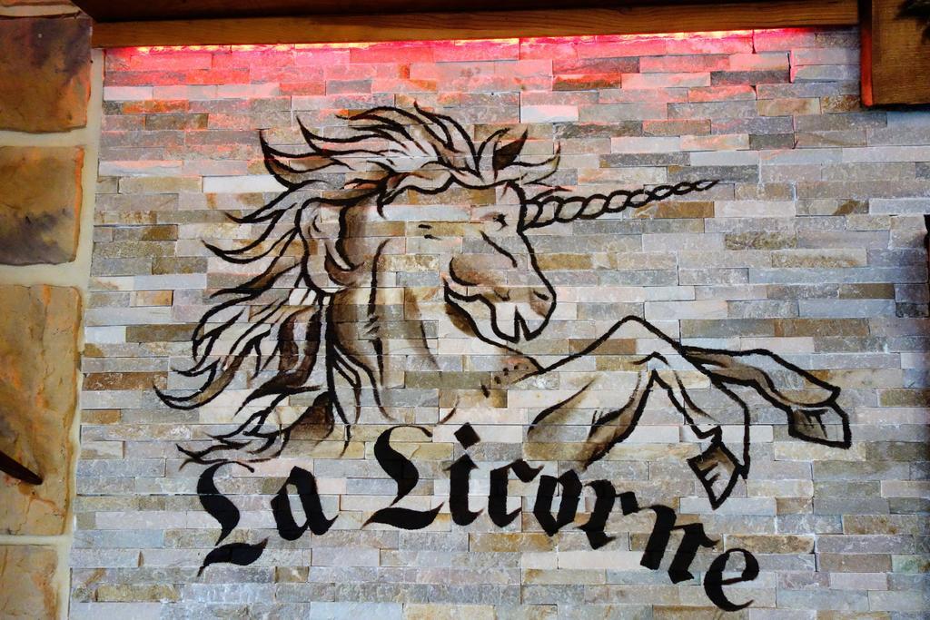 La Licorne Hotel Beaugency Esterno foto